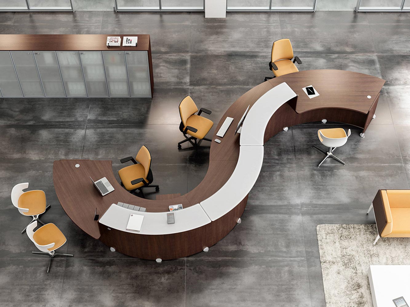 Banque d'accueil marron, choisir la couleur de son mobilier professionnel par Global Concept