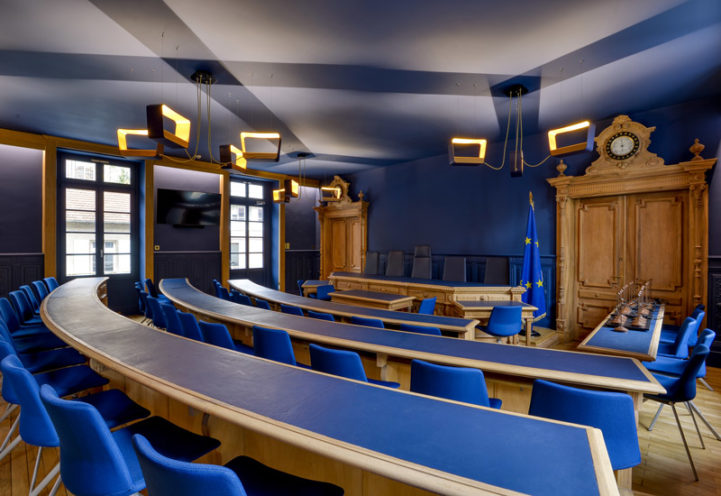 Fourniture d'assises pour la salle du conseil de la mairie de Romans sur Isère